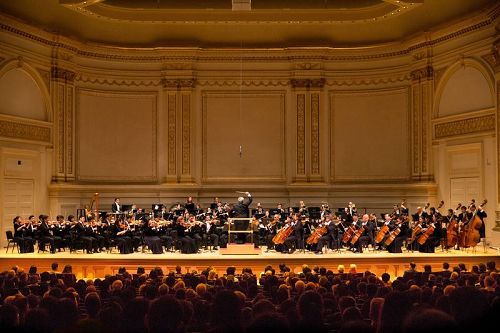 '圖3：10月14日晚，神韻交響樂團2017巡演來到紐約卡內基大廳（Carnegie Hall）。'