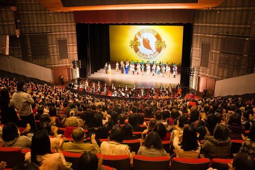 '圖1：2017年2月16日下午，神韻紐約藝術團在台北國父紀念館舉行第三場演出，再次創下爆滿票房。'