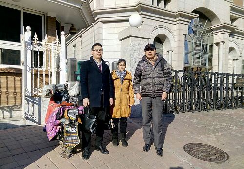 二月十七日兩位律師同滑連有家屬到天津監獄管理局控告、投訴。'