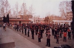 圖為1999年之前，法輪功學員在加格達奇鐵路文化宮煉功
