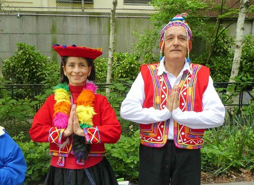 '圖11：秘魯學員 Gujunio Bereyra（右） 和 Elene Davis（左）'