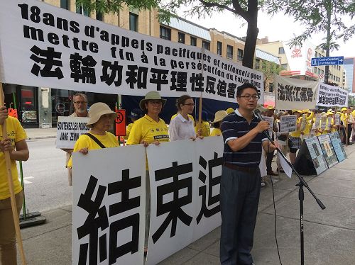 '來自柬埔寨的老華僑李真文先生趕到集會現場，支持法輪功的反迫害活動。「中國有了法輪功，才有希望」'
