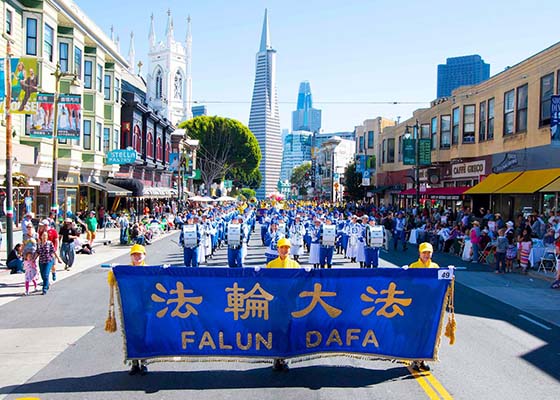舊金山哥倫布日遊行 華人讚法輪功隊伍