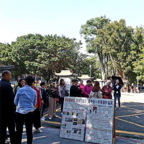 '圖1～3：在台北國父紀念館前向大陸遊客傳遞真相'