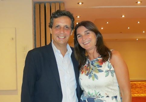 '圖10：三月一日，阿根廷聯邦審計署副署長阿尼巴爾﹒寇暉博爾（Anibal Kohlhuber）偕妻子妮瓦特﹒杜拉提（Neivete Duratti）觀賞了神韻今年在阿根廷的首場演出。'