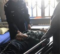 '劉福斌在泰來縣醫院手腳被手銬腳鐐扣在床上'