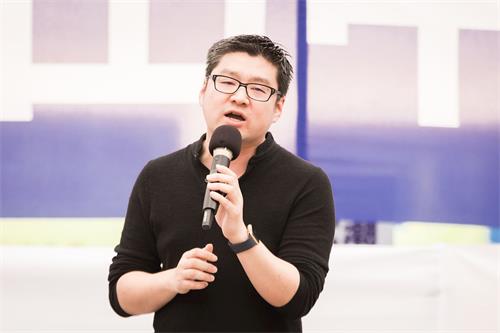 '圖5：台北市議員徐弘庭表示法輪功學員能勇敢站出來就是最重要的價值。'