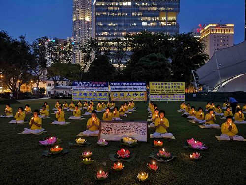 圖4～5：新加坡法輪功學員在芳林公園點燃燭光，悼念被中共迫害致死的中國大陸同修