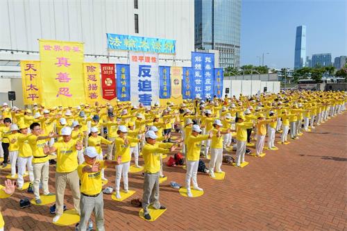 '圖1～3：香港法輪功學員七月二十二日週日在中環愛丁堡廣場舉行法輪功反迫害十九週年集會。'