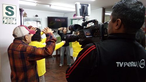 圖3～4：秘魯國家電視台拍攝現場教功活動