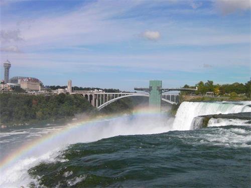 '圖1：被稱為世界七大奇景之一的「尼亞加拉瀑布（Niagara?Falls）」'