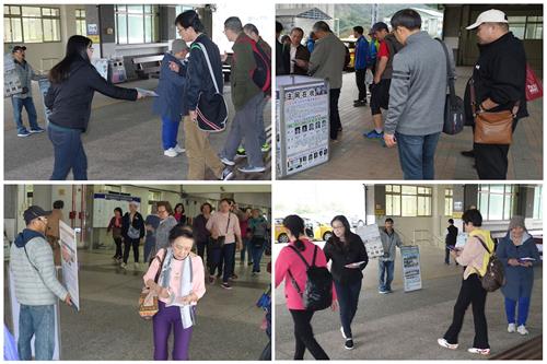 '圖2：中國大陸遊客在蘇澳新站有機會接觸到法輪功真相資料'