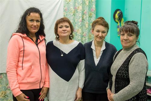 左數第二個是伊琳娜•雅帕洛娃（Irina Yapparova）女士
