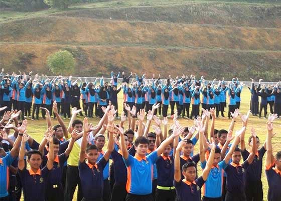 馬來西亞八百名學生學煉法輪功