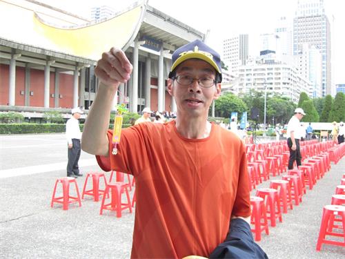 '圖21：台北市民陳先生認為法輪功非常好。'
