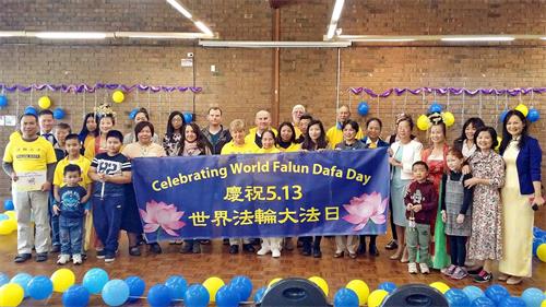 '圖1：南澳阿德萊德法輪功學員在Fullarton社區中心為即將到來的「世界法輪大法日」舉辦慶祝活動'