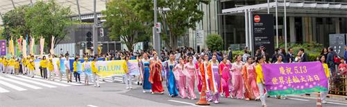 '圖1～3：五月六日，來自日本各地的部份法輪功學員在東京舉行活動，慶祝513世界法輪大法日及創始人李洪志大師六十八歲華誕。'