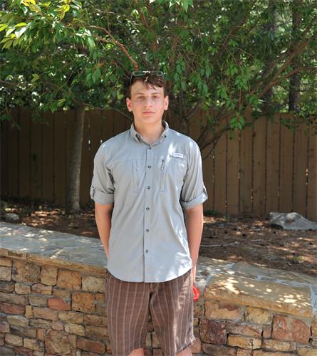 圖6： 十六歲的Max Imanus，是佛羅里達州的一名高中生。當他在石頭山旅遊時，看到法輪功學員正在中國遭受迫害，他表示自己感到非常難過與震驚。