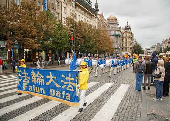 法輪功學員布拉格遊行 呼籲制止迫害