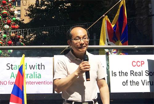 '圖2：悉尼科技大學（UTS）中國研究學者馮崇義博士代表澳洲價值守護聯盟在集會上發言'