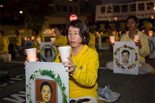 '圖6：二零二零年七月十七日，譚曉榮參加在中共駐美大使館前的集會。'