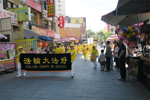 '圖1～4：二零二零年七月十八日，來自台灣中部彰化、南投、雲林的法輪功學員，參加在彰化鹿港舉辦的「反迫害二十一週年──天滅中共結束迫害」的集會及遊行活動。'