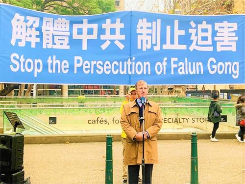 '圖8：二零二零年七月十七日，澳洲傳統家庭守護聯盟（Australian TFP）總經理保羅・弗利（Paul Folley）在悉尼舉行的反迫害二十一週年集會上發言。'