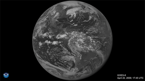 圖4：2000年4月22日，從 GOES-8 satellite看到的地球。竟似一幅嚴重麻風病患的面容！