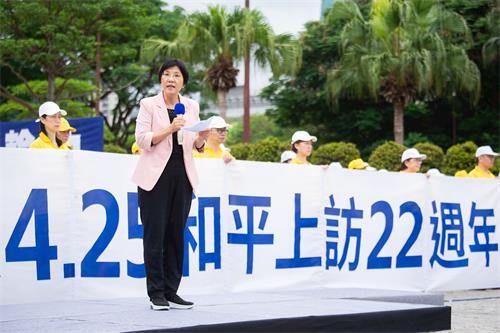 '圖2：台灣法輪大法學會理事長張錦華教授表示，她是聽聞法輪功學員四﹒二五和平大上訪事件而走入法輪大法修煉。'