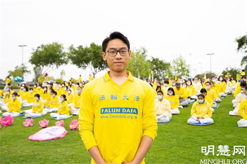 '圖2：就讀加州州立大學的阮豪（Hau Nguyen）感到最為驕傲的是「我是一名法輪大法弟子」，由衷感恩師尊。'