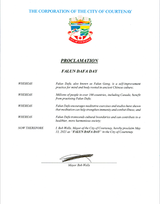 '圖14：考特尼市（City of Courtenay）市長鮑勃﹒韋爾斯（Bob Wells）宣布五月十三日為 「法輪大法日」'