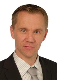 '圖2：米卡﹒尼科（Mika Niikko），正統芬蘭人黨國會議員，外交事務委員會主席'
