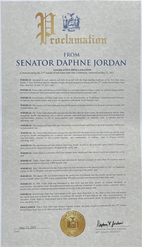 '圖7：第四十三選區參議員喬丹（Daphne Jordan）恭賀世界法輪大法日。'