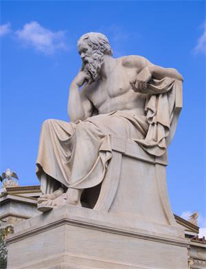 圖：當代希臘國立雅典學院（Academy of Athens）前的蘇格拉底雕像，作者為十九世紀雕塑家德羅西斯（Leonidas Drosis）和皮卡雷利（Attilio Picarelli）。（網絡圖片）
