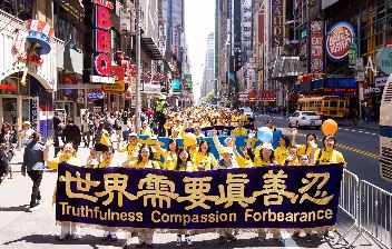 '二零二零年五月十三日，法輪功學員在紐約遊行，慶祝法輪大法弘傳世界28 周年（圖片：網絡）'