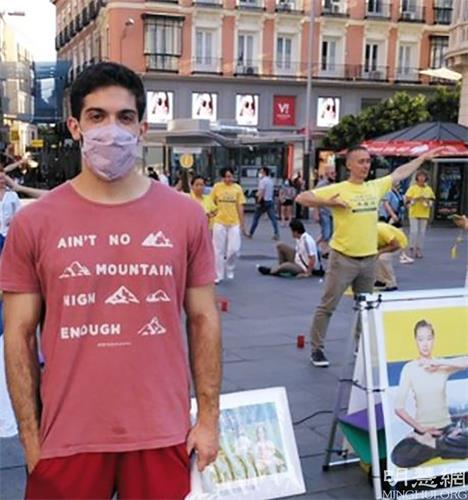 '圖9：來自阿根廷的年輕人Cristian支持法輪功反迫害'