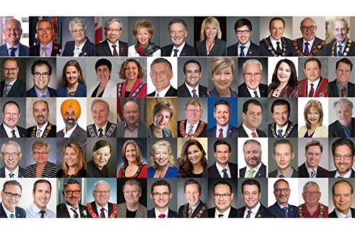 '圖1：加拿大聯邦、省、市議員為加拿大法輪大法學會發來賀信，慶祝第22屆「世界法輪大法日」，慶祝法輪大法弘傳世界29週年。'