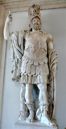 圖例：羅馬戰神瑪爾斯（Mars）雕像，約作於公元一世紀末或二世紀初，現存於意大利羅馬的卡比托利歐博物館（Musei Capitolini）。