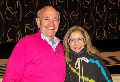 '圖11：眼科醫生、格林斯伯勒劇院的捐款人馬克﹒夏皮羅（Mark Shapiro）和太太（Donna Shapiro）（大紀元）'