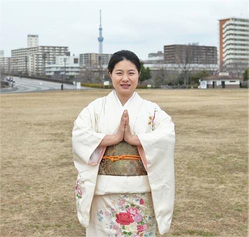 '圖5：日本法輪功學員小雙給法輪功創始人李洪志大師拜年。'