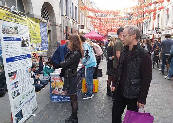 倫敦市民及遊客支持法輪功反迫害