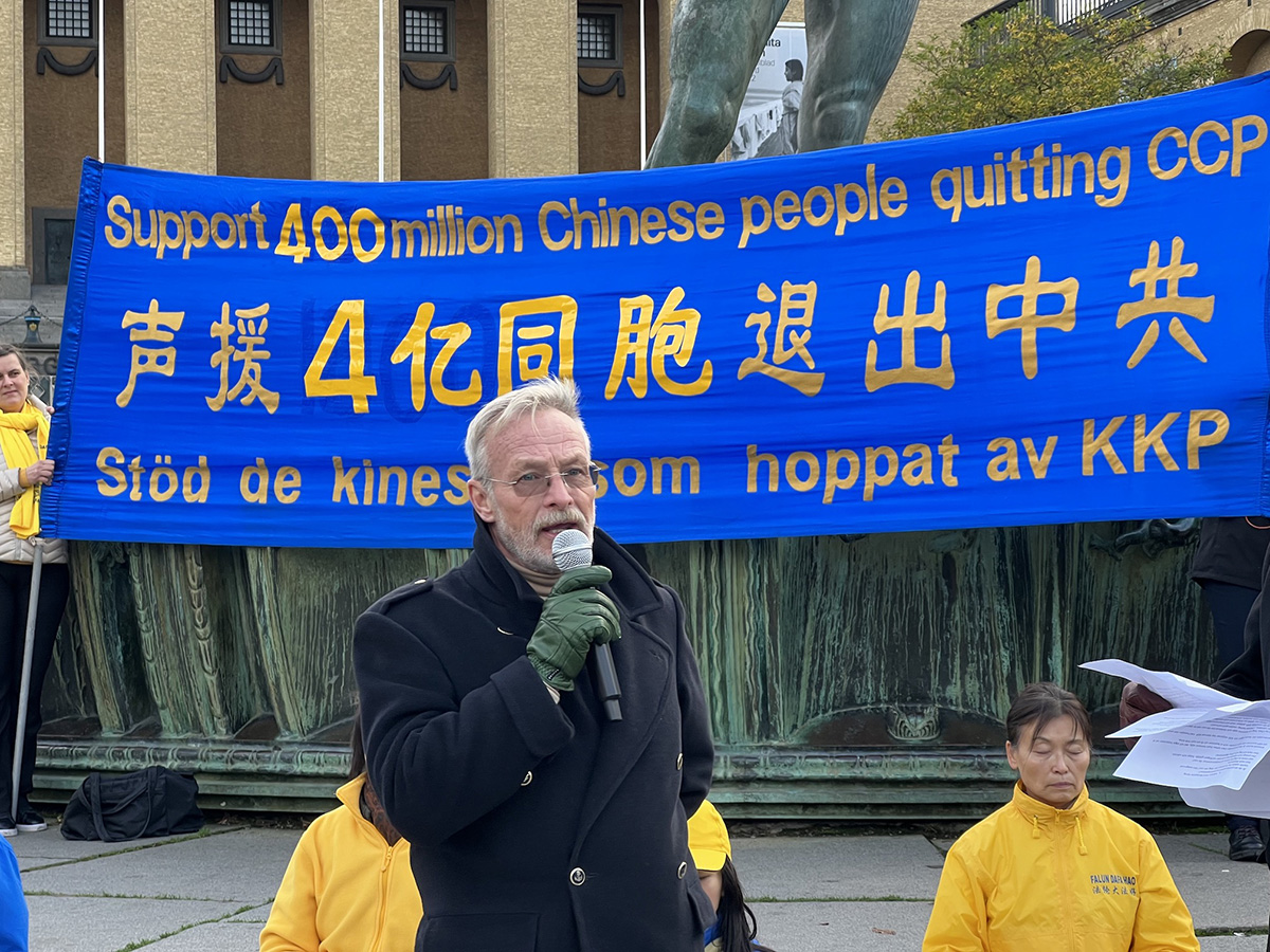 圖10：瑞典關注中國人權的非政府組織（ISHR）代表彼得在集會上呼籲：關注中國人權