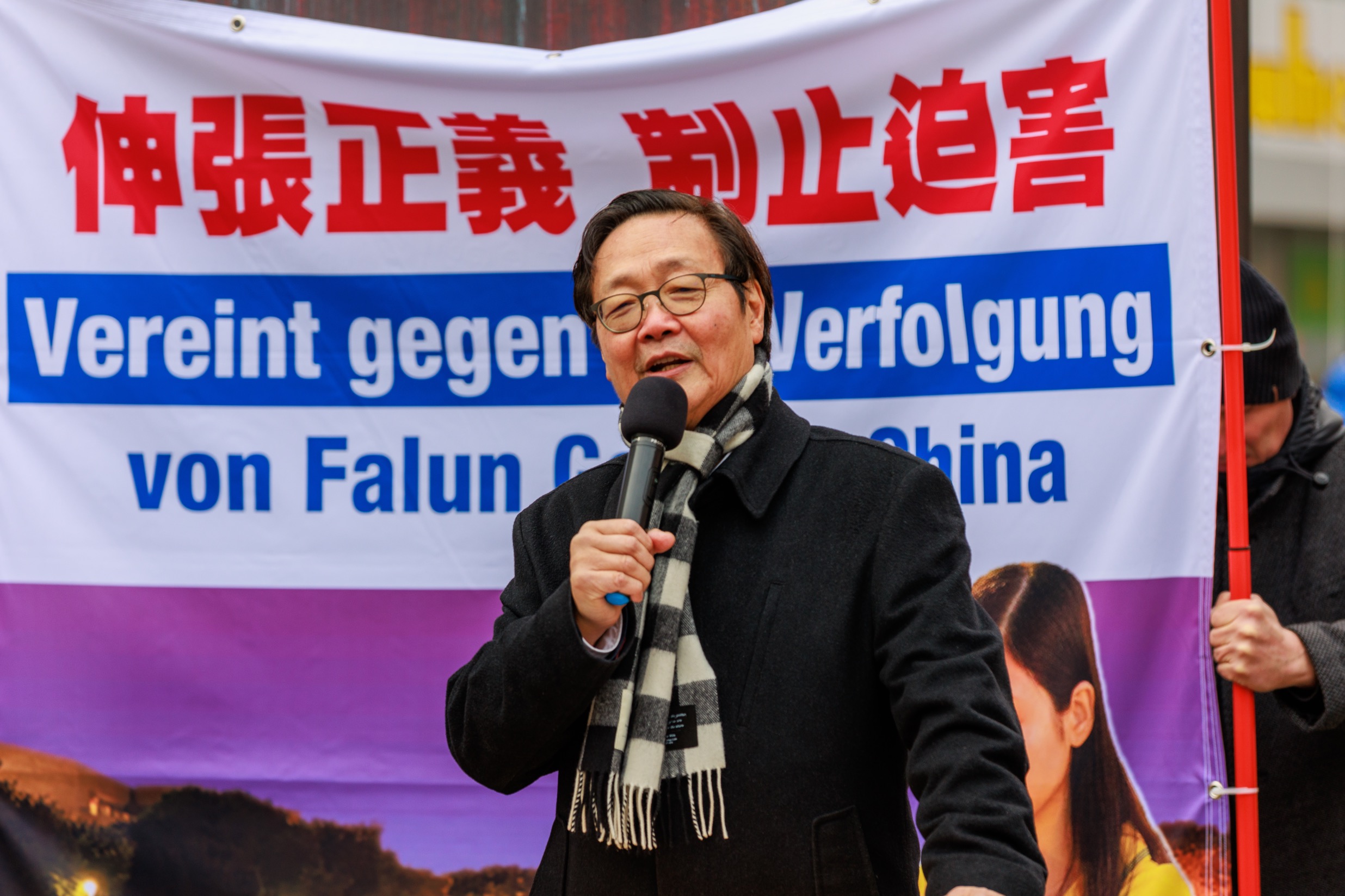 圖12：旅居德國的中國問題專家吳曼揚提醒人們認清中共。