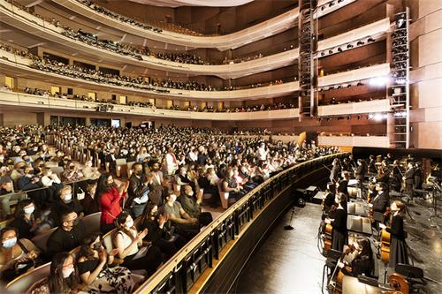 圖2：二零二二年四月十日下午，神韻環球藝術團在多倫多四季表演藝術中心上演的第十場演出，門票售罄。圖為當天演出大爆滿的盛況。（大紀元）