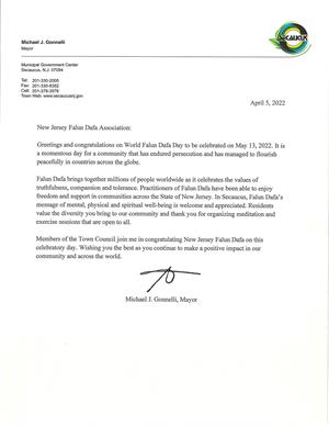 圖6：新澤西州錫考克斯市（Town of Secaucus）市長邁克爾﹒J﹒岡內利（Michael J. Gonnelli）發賀信，祝賀世界法輪大法日。