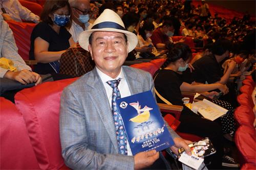 圖6：二零二二年七月九日晚，公司董事長鄭薛智觀賞了神韻藝術團在台北市國父紀念館的第四場演出。