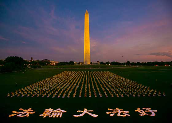 千名學員在華盛頓紀念碑下燭光悼念