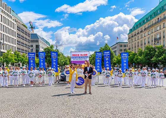 歐洲學員柏林反迫害遊行 觀眾感受能量