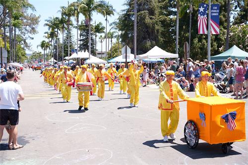 圖1～6：7月4日美國獨立日國慶節，聖地亞哥法輪功學員參加了第73屆科羅納多獨立日遊行。