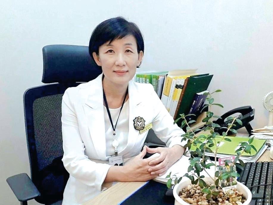 '圖1：法輪功學員崔景順是一家韓醫院的護理主任，通過修煉法輪大法，她表示找到了自己的人生方向。'